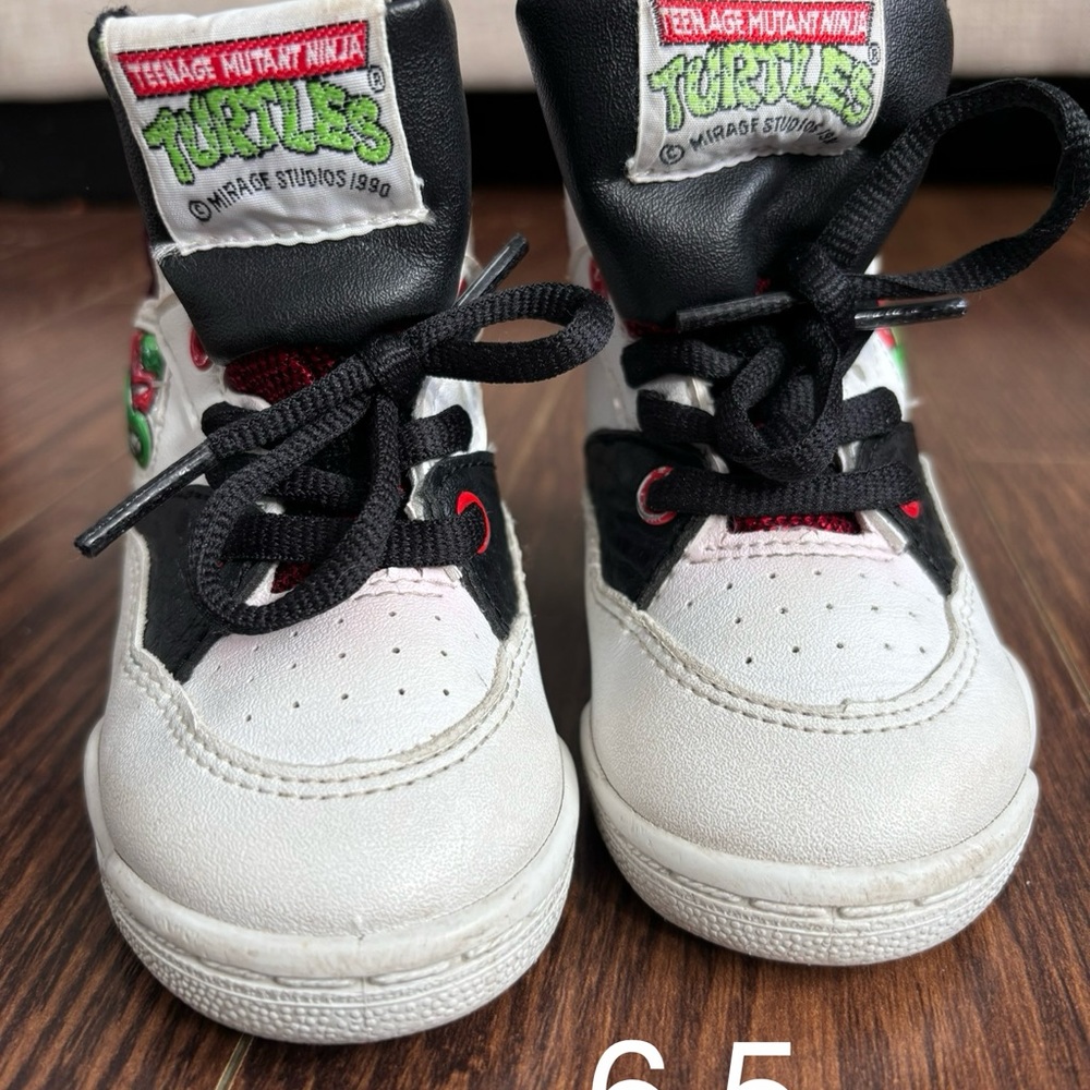 VINTAGE 1990 teenage mutant ninja turtle high top sneakers